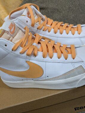 Women’s Nike Blazer Mid '77 Size 8.5 Sneaker White/Peach Cream FD0287-100